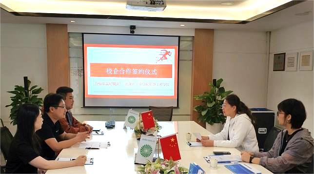 黑龙江工业学院赴约翰芬雷好朋友科技签约合作协议并开展交流活动